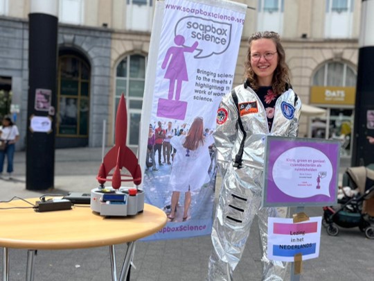 Nora Colson Soapbox 2 Liggend