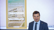 23 11 26 Dag Van De Wetenschap Bezoek Minister 009